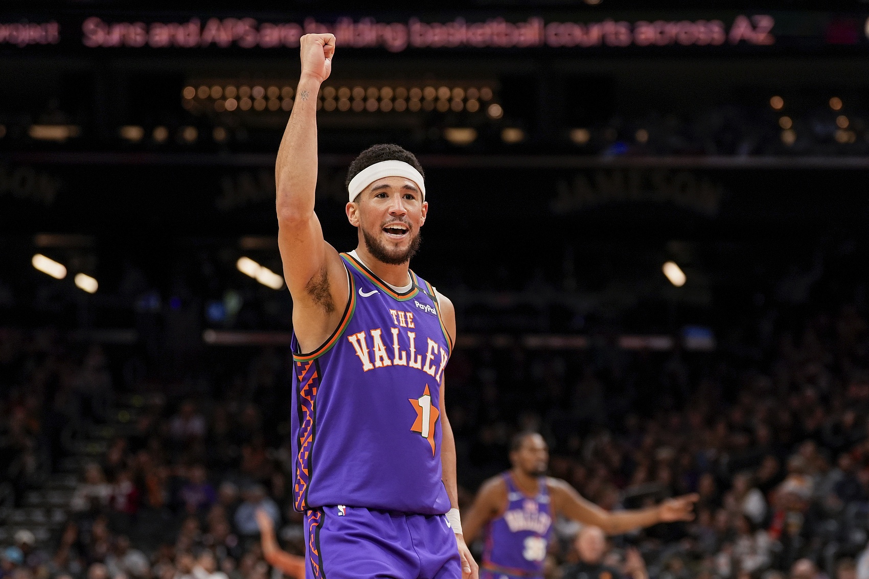 布登:布克是NBA最出色的两个后卫之一 不明白他怎么就不是全明星